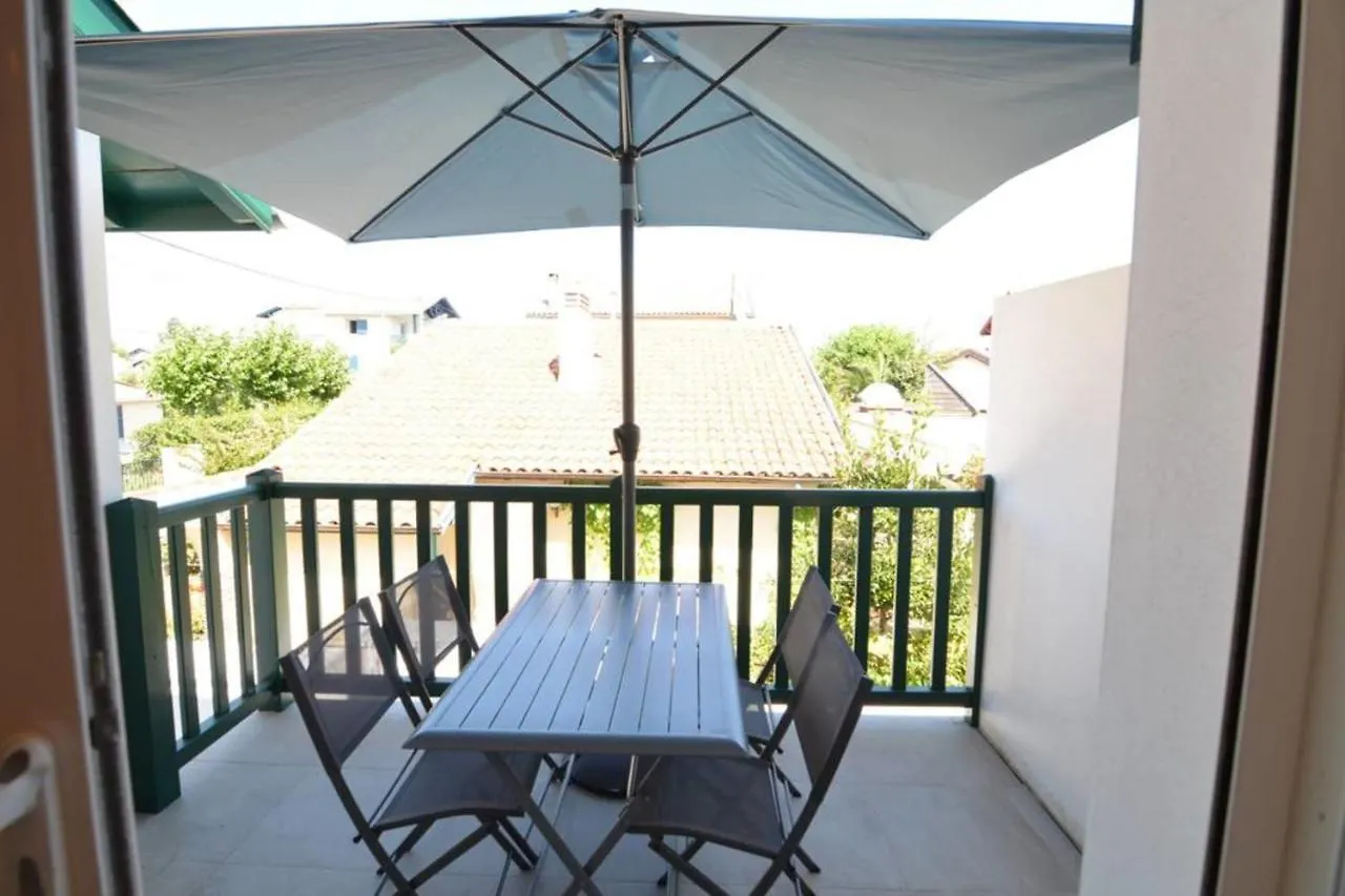 Coco Elaura Modern Duplex With 2 Bedrooms And A Balcony In Μπιαρίτζ