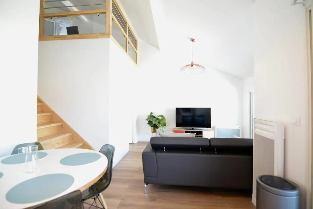 Coco Elaura Modern Duplex With 2 Bedrooms And A Balcony In Μπιαρίτζ 0*,  Γαλλία