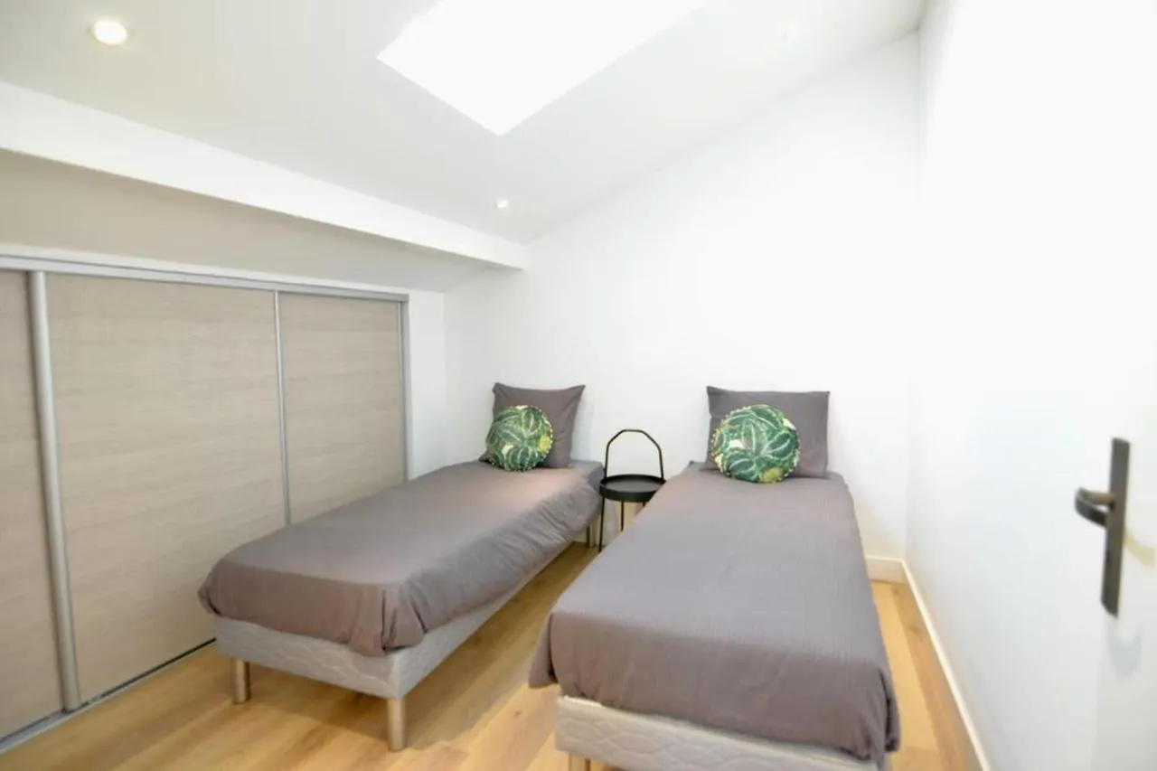 Coco Elaura Modern Duplex With 2 Bedrooms And A Balcony In Μπιαρίτζ 0*,